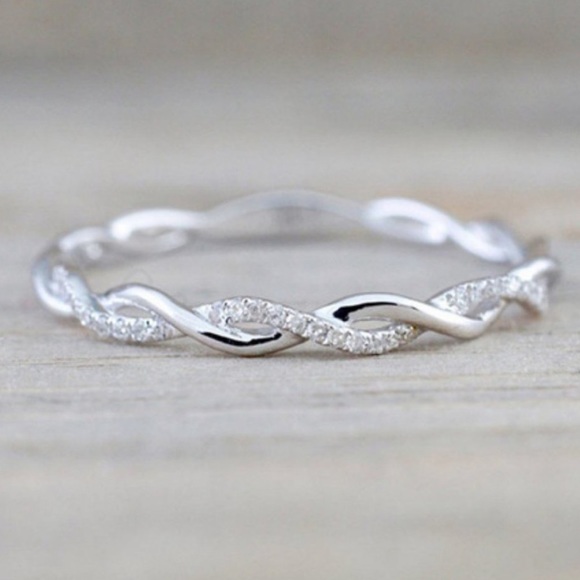 Jewelry - NEW💍STERLING SILVER DIAMOND TWISTED ETERNITY RING